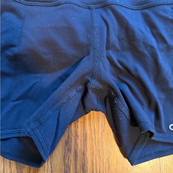 Alo Biker Shorts - Picture 2 of 3